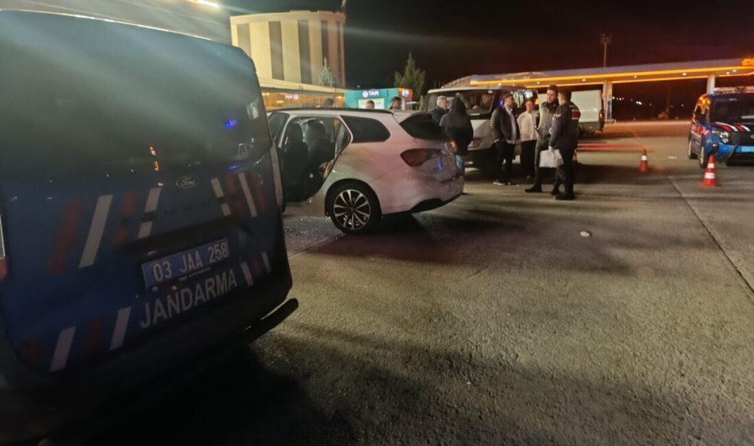 AFYONKARAHİSAR (AA) – Afyonkarahisar'ın Sandıklı ilçesinde park halindeki otomobilde bir