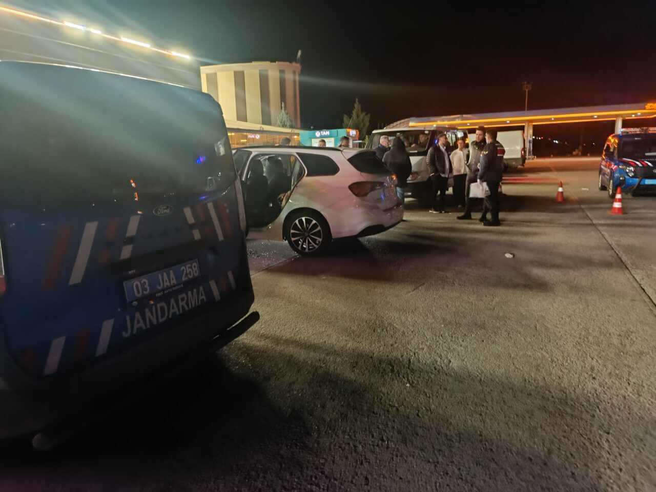 AFYONKARAHİSAR (AA) – Afyonkarahisar'ın Sandıklı ilçesinde park halindeki otomobilde bir