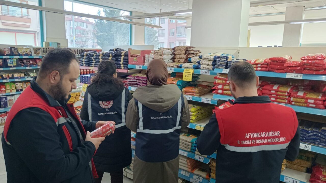 Afyonkarahisar’da ramazan ayı öncesi marketlerde denetim yapıldı