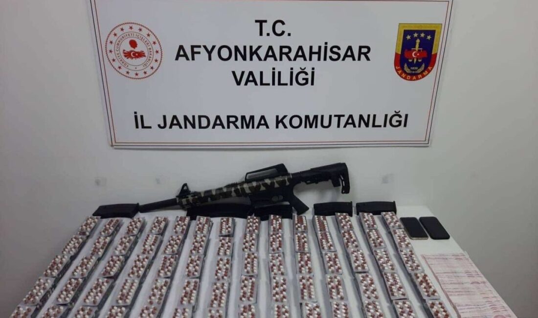 AFYONKARAHİSAR (AA) – Afyonkarahisar'da uyuşturucu operasyonunda gözaltına alınan 4 zanlı
