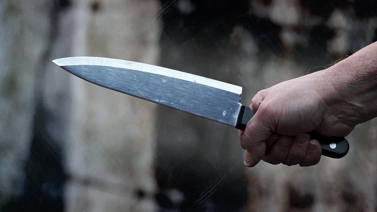 Sokak dehşeti: bir çocuğu kurtarmak isterken 6 yerinden bıçaklandı