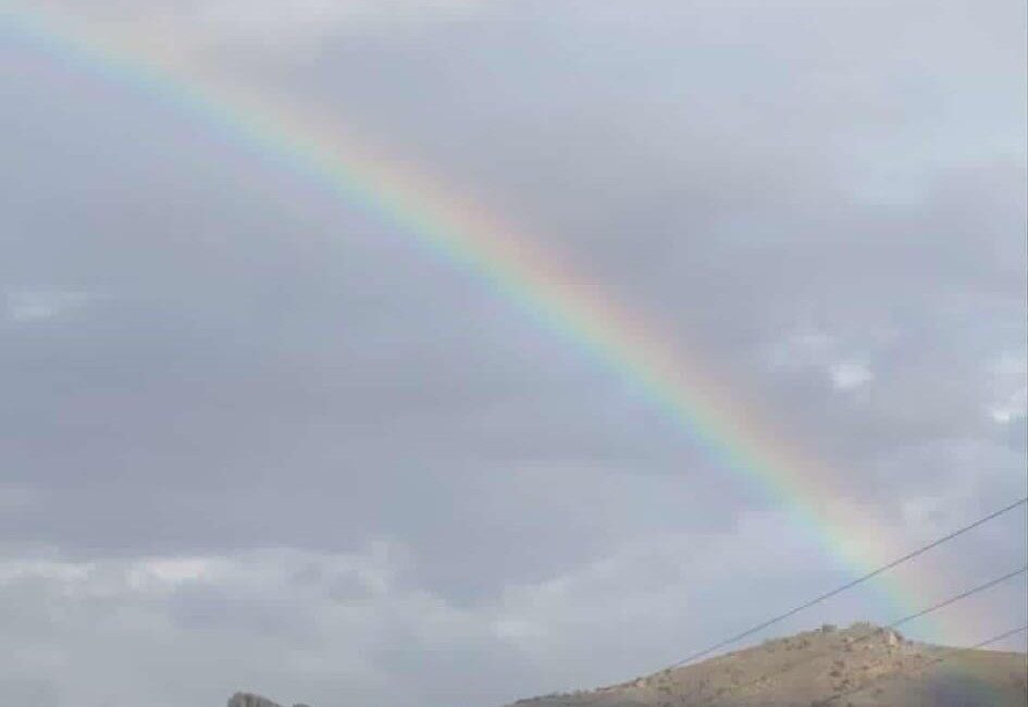 Afyonkarahisar’ın Şuhut ilçesinde yağmurun ardından ortaya çıkan gökkuşağı görüntüsü görsel