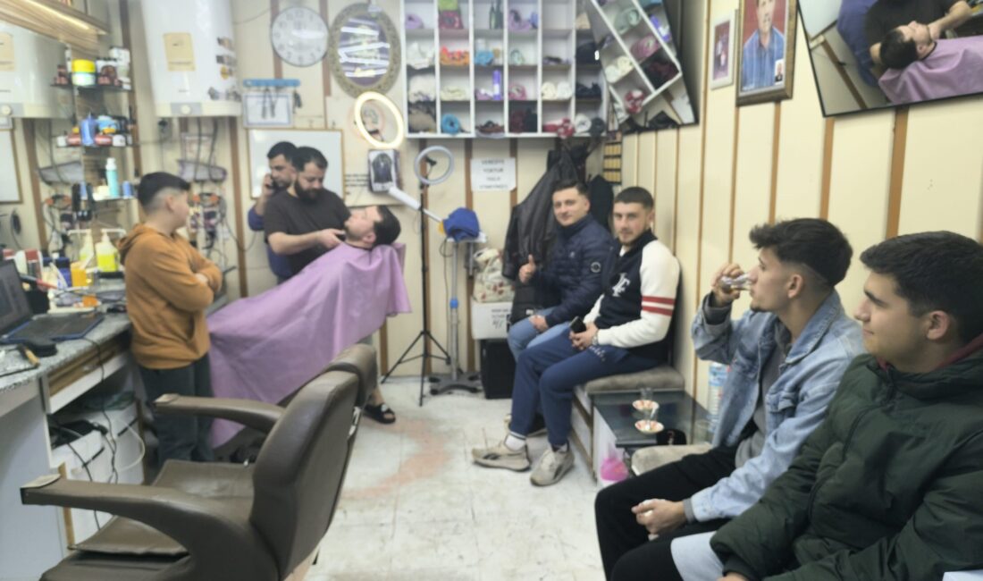 Afyonkarahisar’da berber ve kuaförlerde Ramazan Bayramı yoğunluğu yaşandı. Kentte bayram