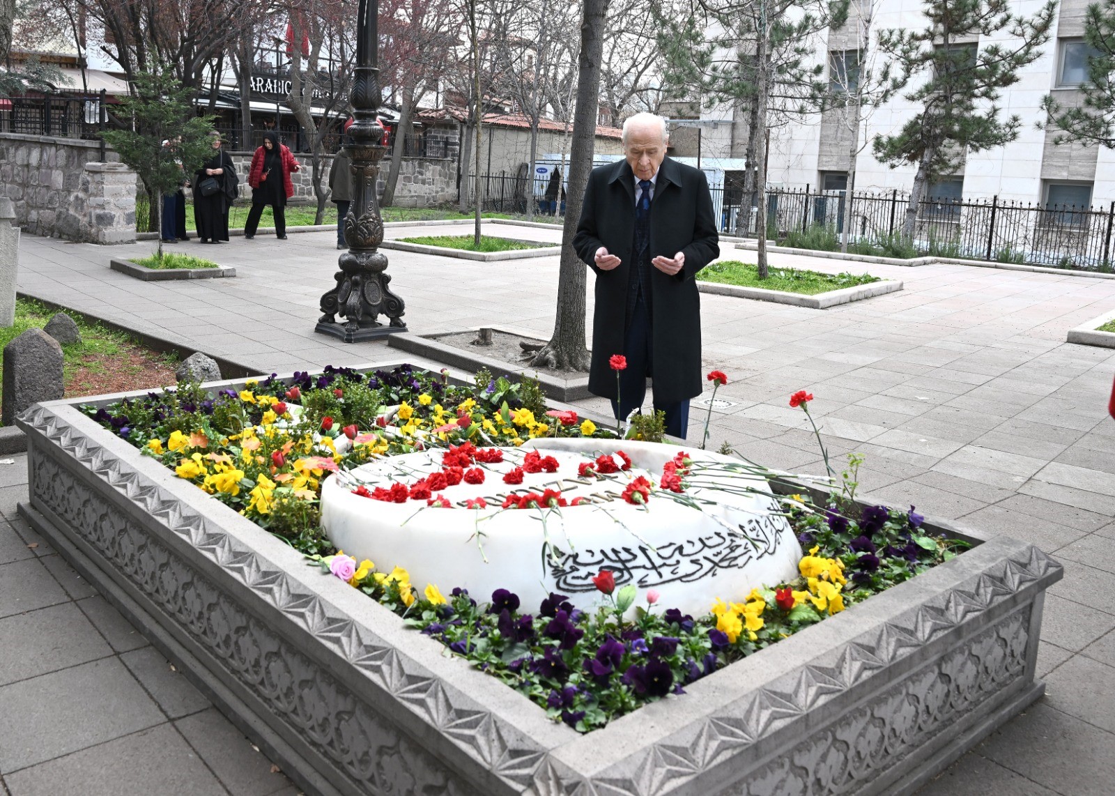 Devlet Bahçeli’den Yazıcıoğlu’nun kabrine ziyaret