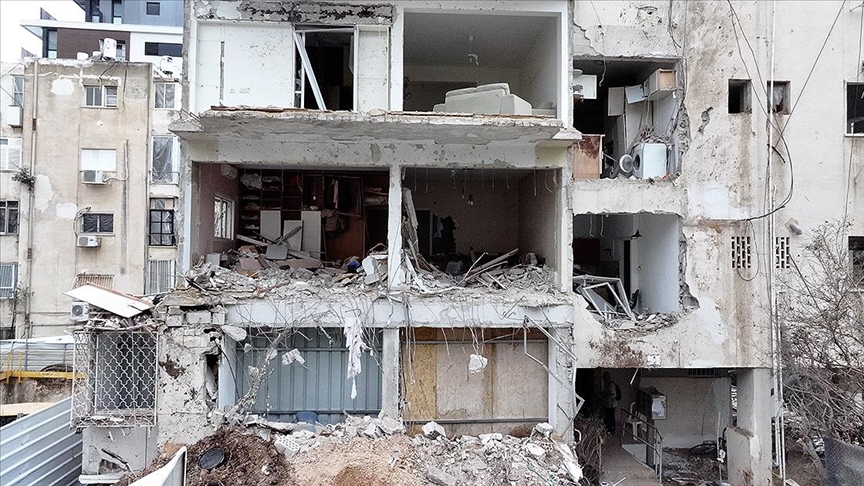 İsrail ordusundan yapılan açıklamada, hava savunma sistemlerinin İran’dan ateşlenen füzeleri