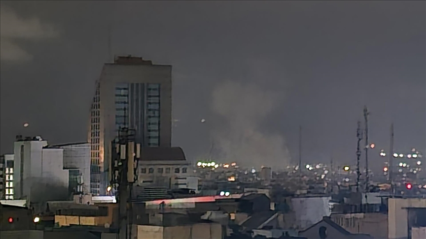 AA muhabiri, Tahran’da art arda patlamalar yaşandığını bildirdi. Patlamaların ardından