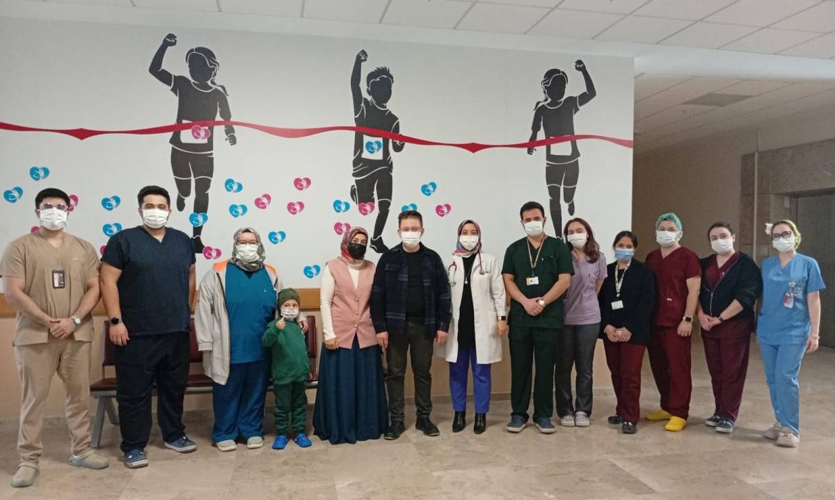 AFSÜ’den Türkiye’de bir ilk: Küçük Alperen, ilik nakliyle hayata tutundu