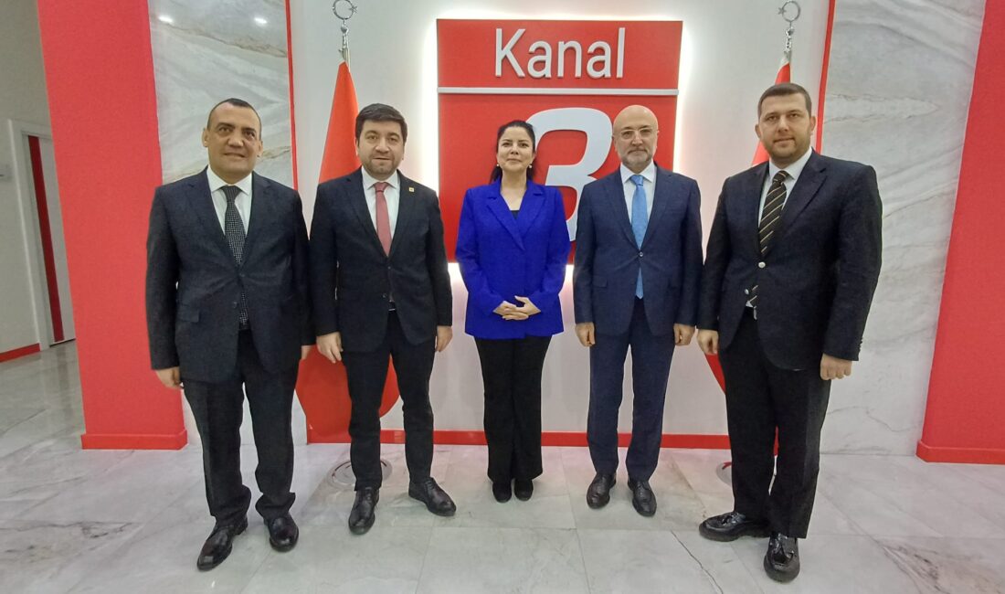 Heyet, Kanal 3 Genel Müdürü Selcen Dilek Çöygün ile bir