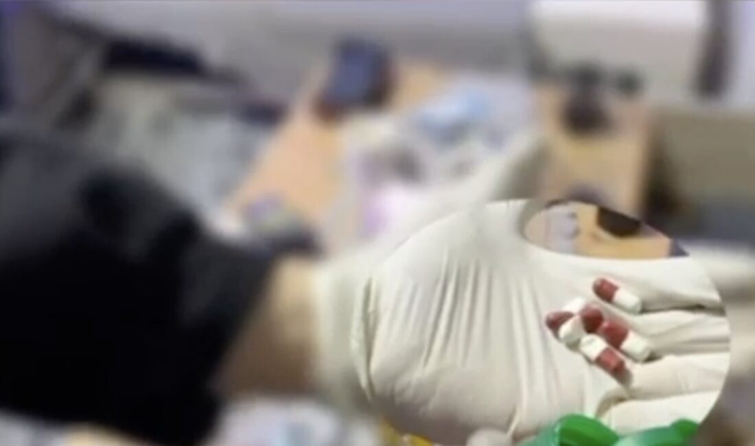 Uyuşturucuyu sattıkları evde kullandırıyorlardı Sakarya İl Emniyet Müdürlüğü Narkotik Suçlarla