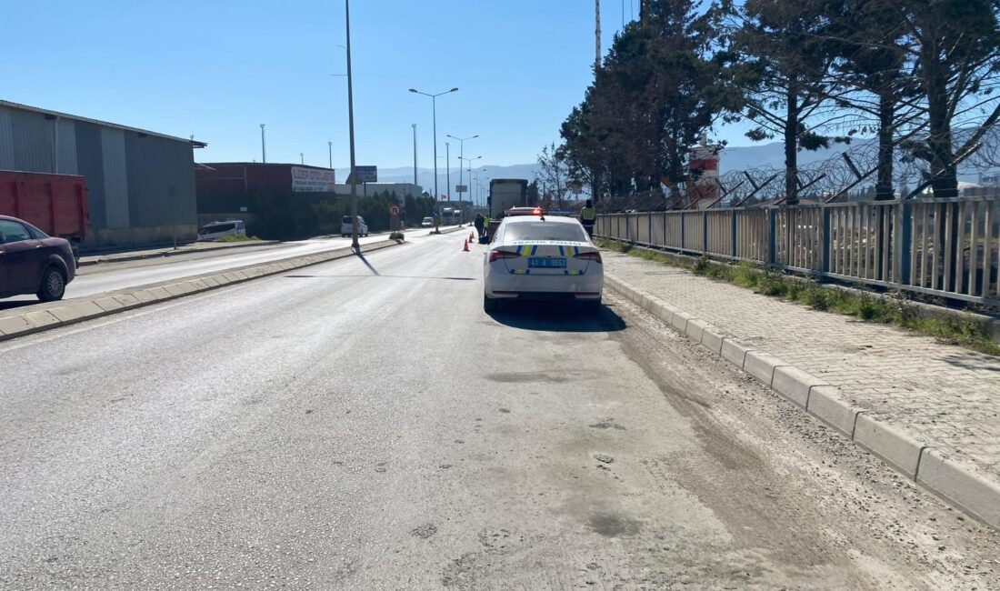 Olay, 11.00 sıralarında Barbaros Mahallesi Hürriyet Bulvarı üzerinde meydana geldi.