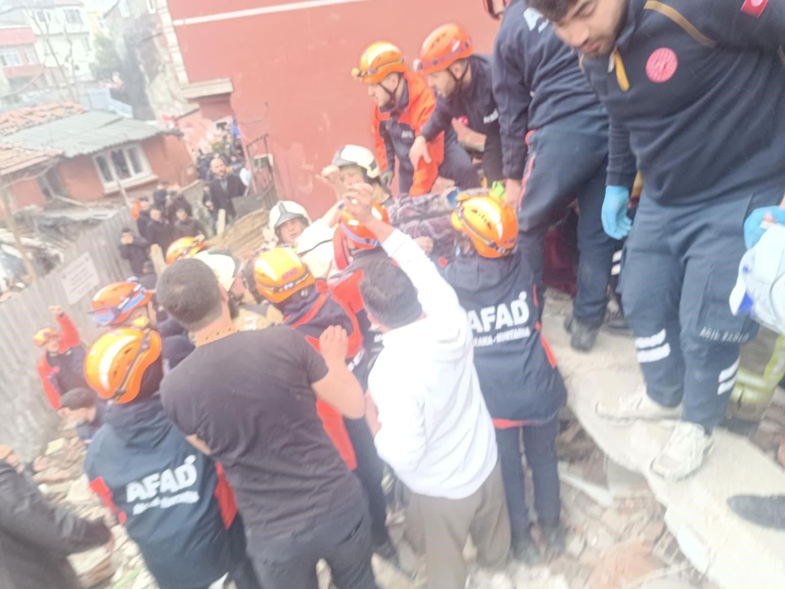 Fatih’te enkazdan kurtuluş anları!