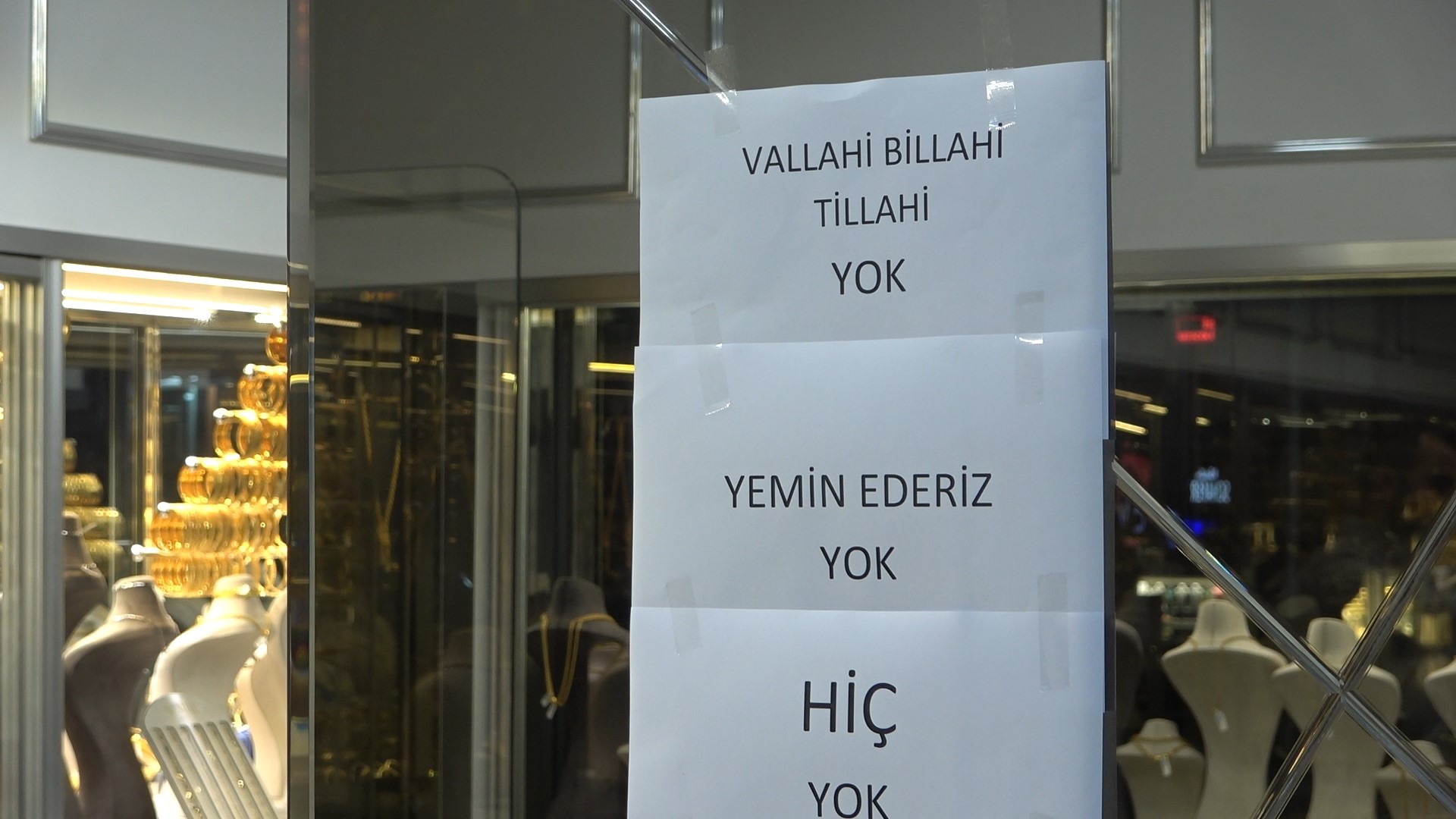 Adam yemin ediyor daha ne: Vallahi billahi kalmadı!