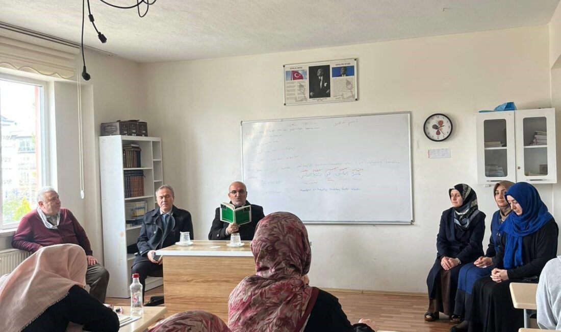 Öğrencilerle Arapça pratik yaptı Müftü Yardımcısı Mevlüt Şahiner ile birlikte