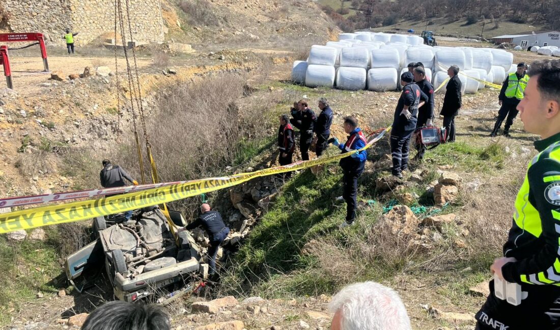 Direksiyon hakimiyetini kaybedince savruldu Kaza, Tavşanlı-Tunçbilek karayolu üzerindeki Ekmekçi Dede