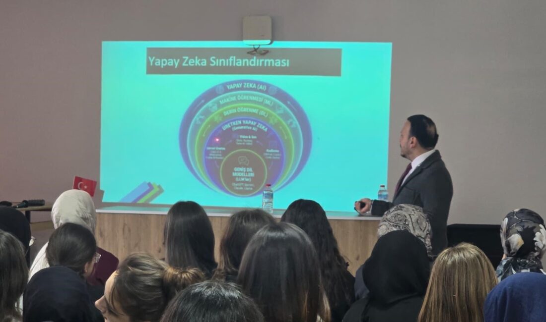 Geçmişten geleceğe dijital dönüşüm Okulun konferans salonunda gerçekleştirilen söyleşide Doç.