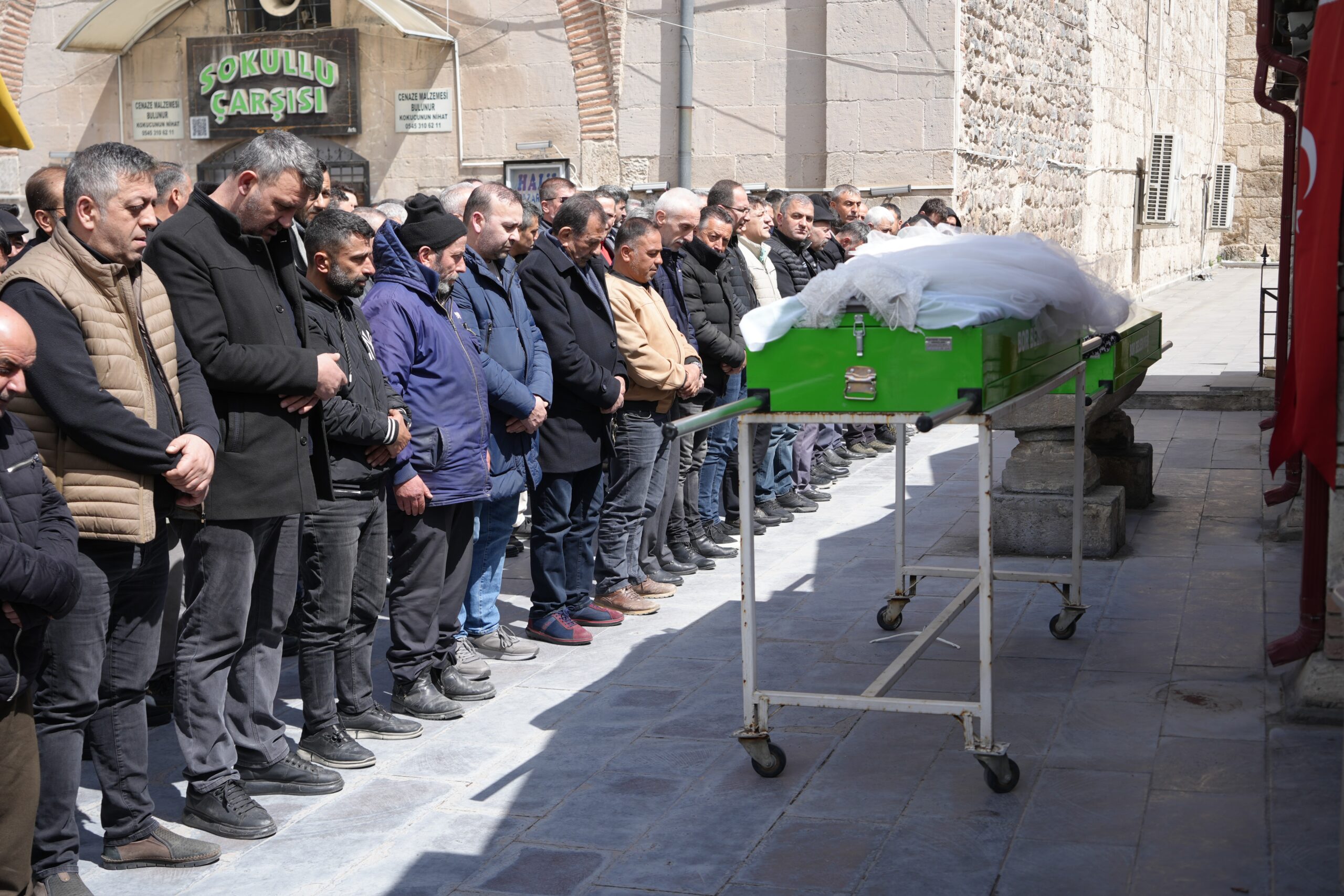 Tabutun üzerindeki o detay herkesi gözyaşlarına boğdu