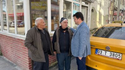 Ziyaret sırasında esnafın talep ve önerilerini dinleyen Aynacı, vatandaşlarla da