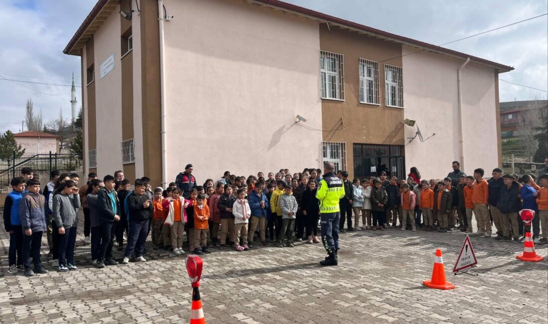 Gerçekleştirilen eğitim programında toplam 9 öğretmen ve 94 öğrenciye trafik