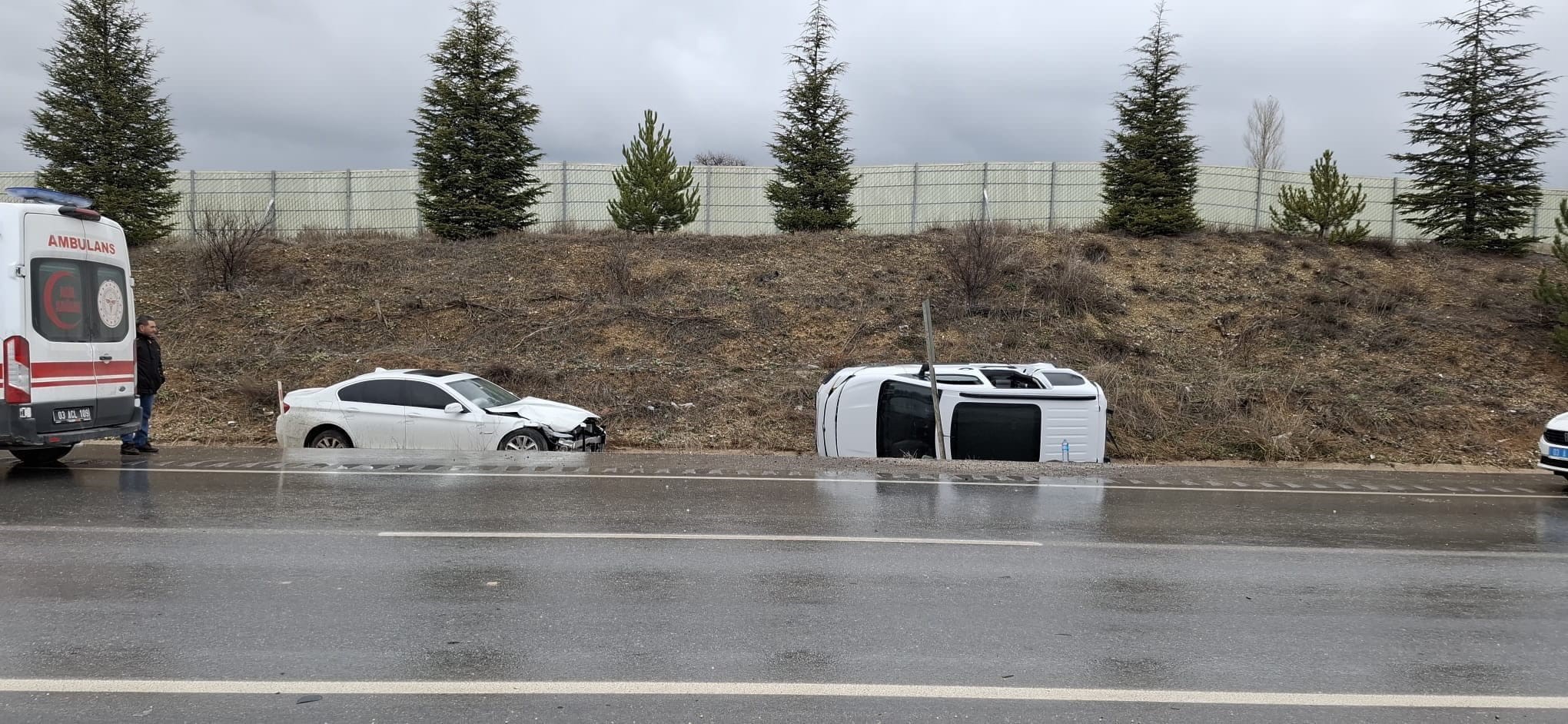 Düzağaç’ta otomobille hafif ticari araç çarpıştı