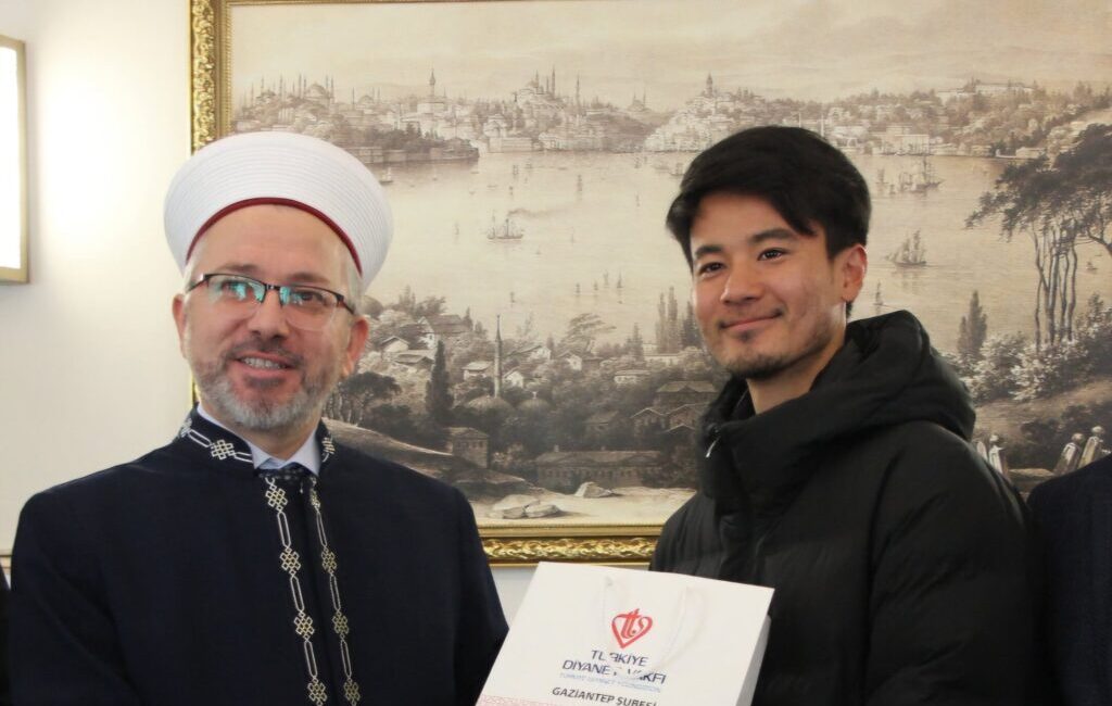 Bisikletle dünyayı gezerken hidayete erdi Yıllar önce Japonya’dan yola çıkan