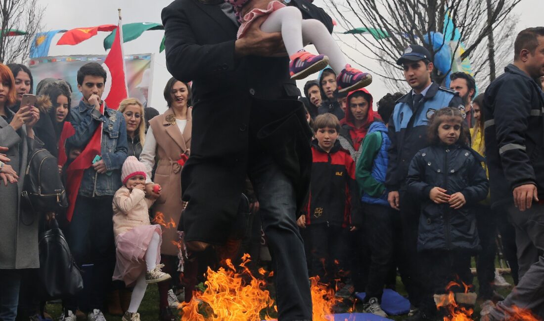 Binlerce yıllık gelenek: Nevruz ateşi yandı Nevruz Bayramı vesilesiyle Türkiye’den