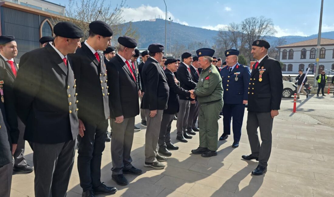 Korgeneral Kadıoğlu’na ziyaretinde, 17. Hava ve Füze Savunma Üs Komutanı