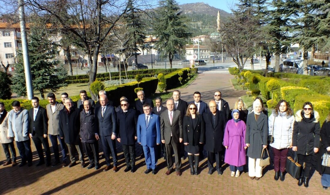 Oda Başkanı Erdal Sayar, yönetim kurulu üyeleri ve meslek mensuplarının