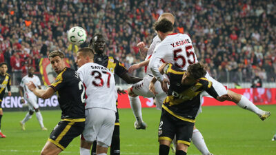 dakikada Celil Yüksel’in kullandığı serbest atışında ceza sahası içinde topa