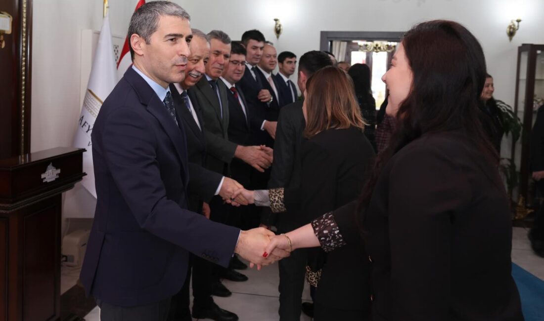 Samimi bir atmosferde gerçekleşen programda çalışanlarla sohbet eden Aktaş, kamu