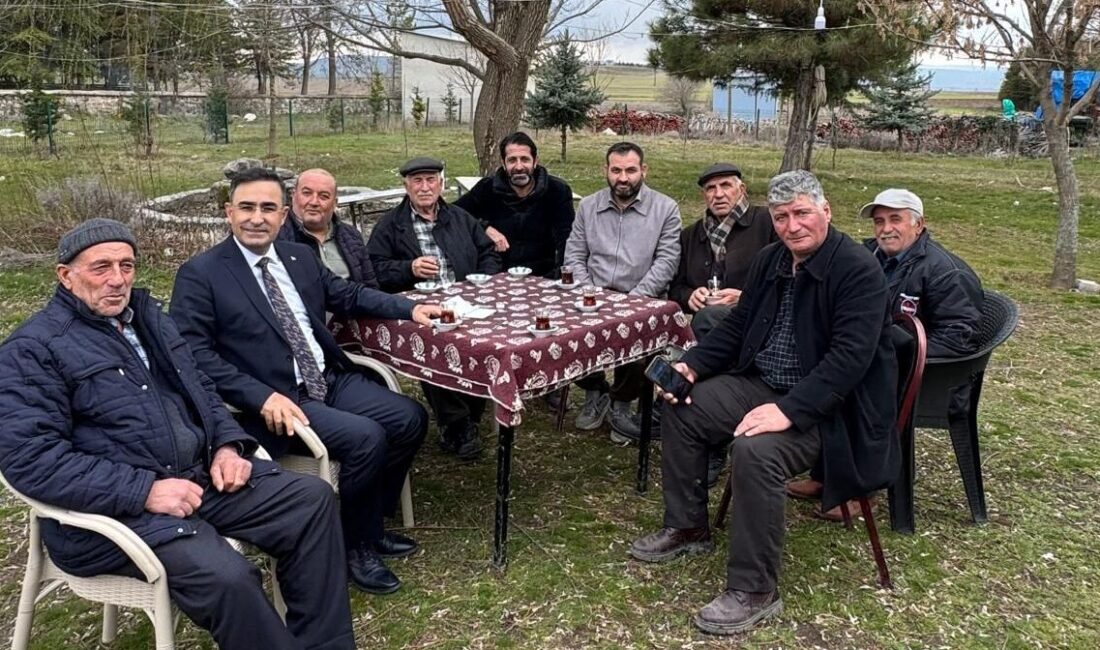 Hocalar ilçesinde düzenlenen programda İlçe Başkanı Salih Sarı, Belediye Başkanı