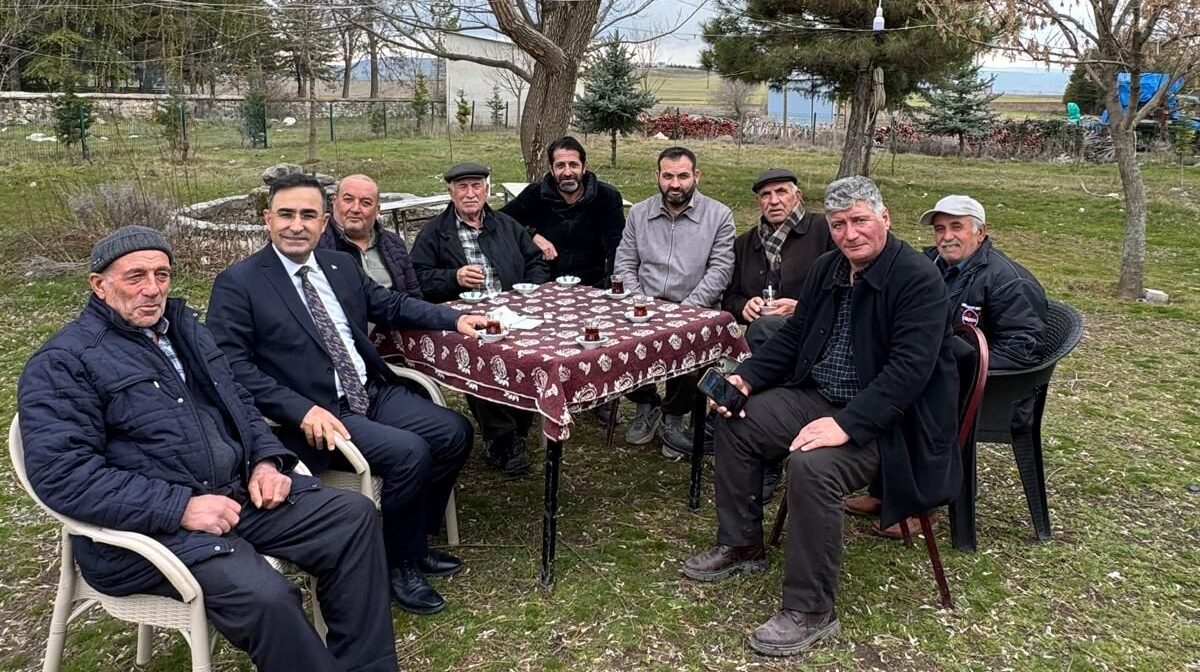 Vatandaşlarla koyu sohbet