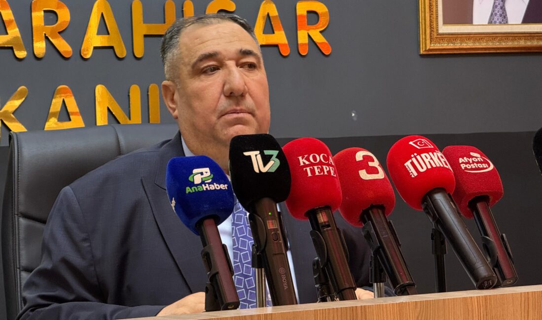 Toplantıda konuşan Muhammet Mısırlıoğlu, Türkiye’nin içinden geçtiği ekonomik süreci eleştirdi.