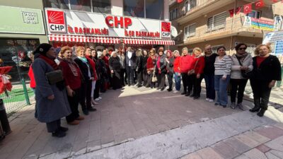 Düzenlenen rozet takma töreninde, CHP saflarına yeni katılan 10 kadın