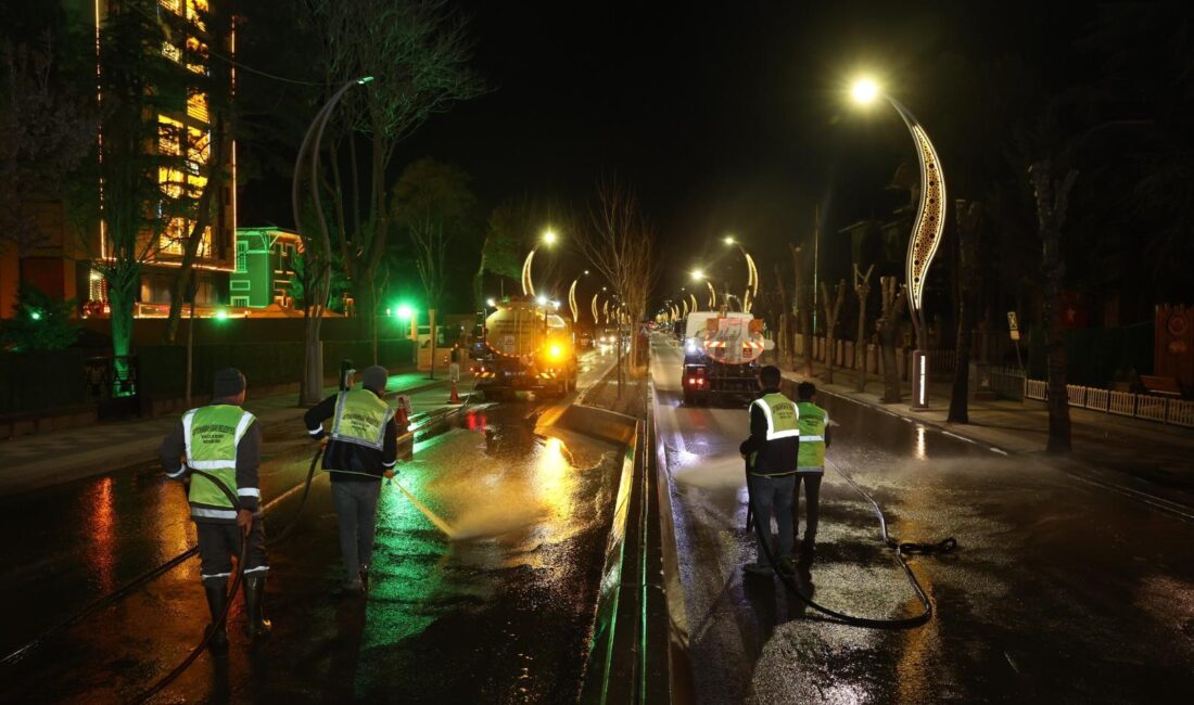 Gece gündüz kesintisiz mesai Şehir merkezindeki 12 ana cadde ve