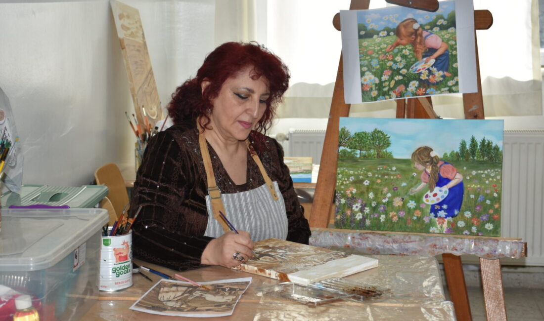 - Kursiyerlerden emekli öğretmen Sema Aytaç:
- "Hayatın içinde keyifle içtiğimiz,