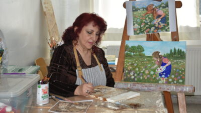 - Kursiyerlerden emekli öğretmen Sema Aytaç:
- "Hayatın içinde keyifle içtiğimiz,