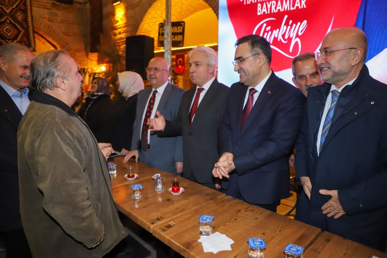 AFYONKARAHİSAR (AA) – Afyonkarahisar'da AK Parti İl Başkanlığınca bayramlaşma programı