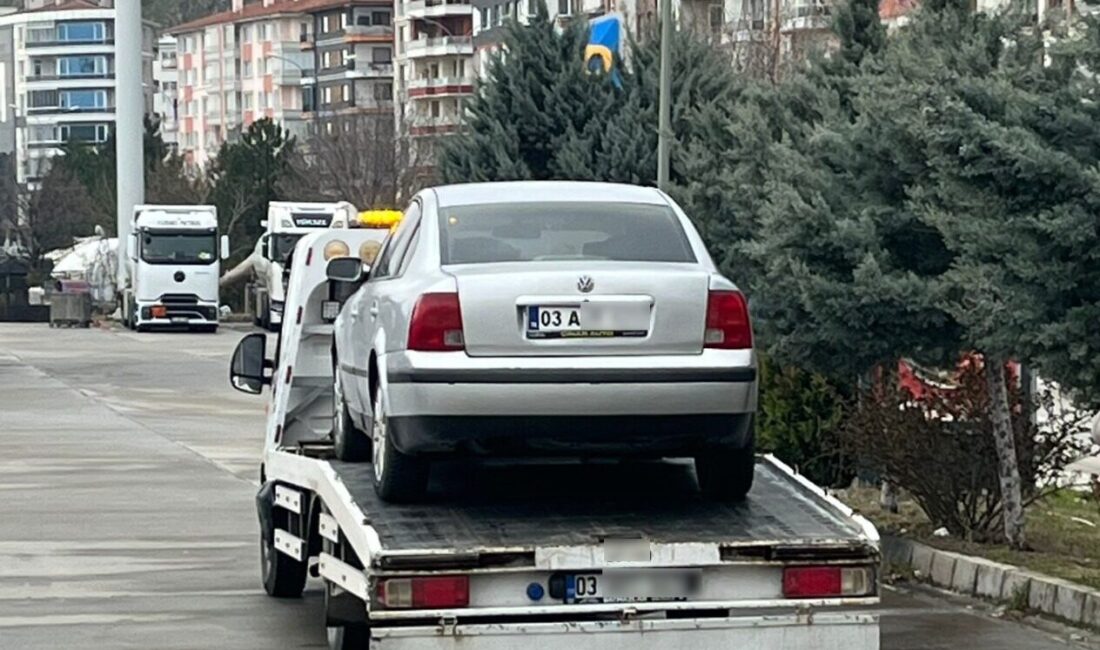 AFYONKARAHİSAR (AA) – Afyonkarahisar'da polisin "dur" ihtarına uymayarak kaçan sürücüye