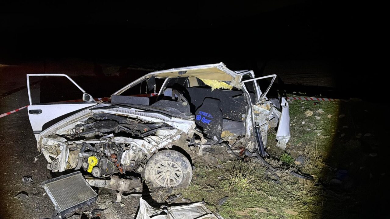 AFYONKARAHİSAR (AA) – Afyonkarahisar'ın Bolvadin ilçesinde iki otomobilin çarpışması sonucu