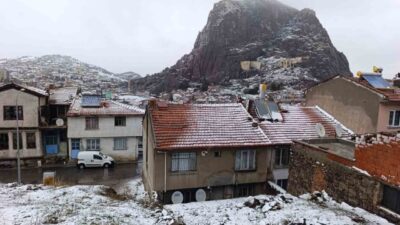 Meteorolojinin uyarıları sonrası Afyonkarahisar’da beklenen kar yağışı sabah erken saatlerde