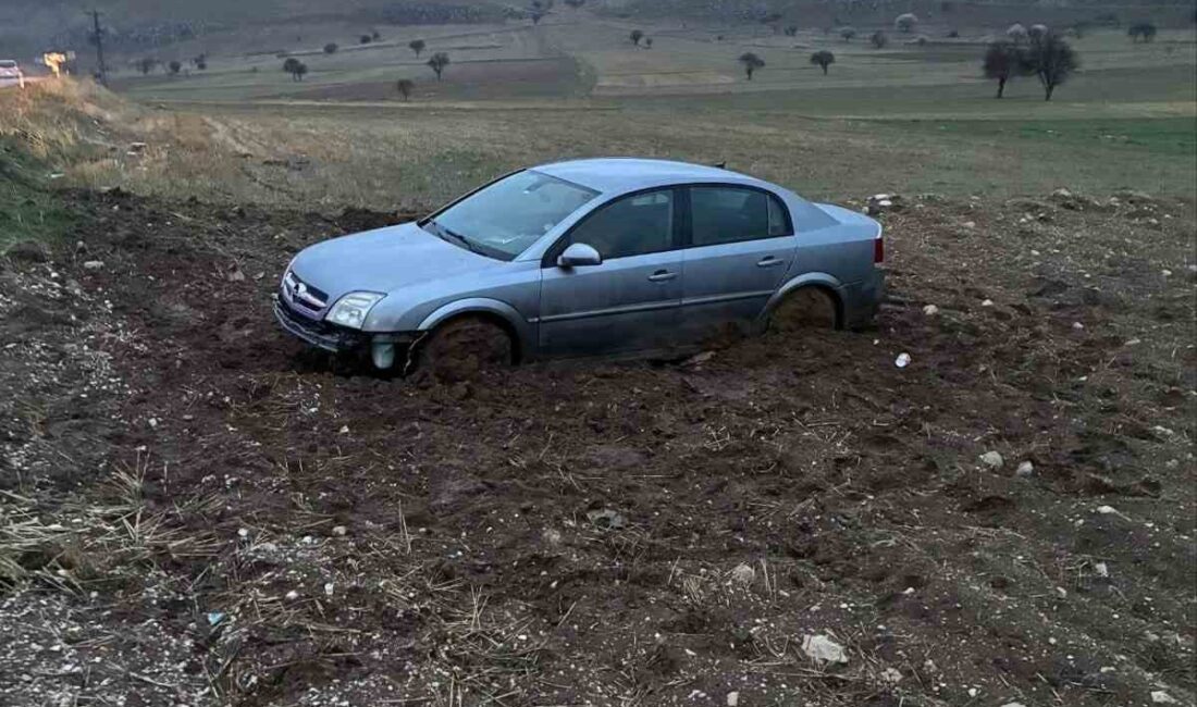 Afyonkarahisar’da kontrolden çıkan otomobilin şarampole girmesi sonucu meydana gelen trafik