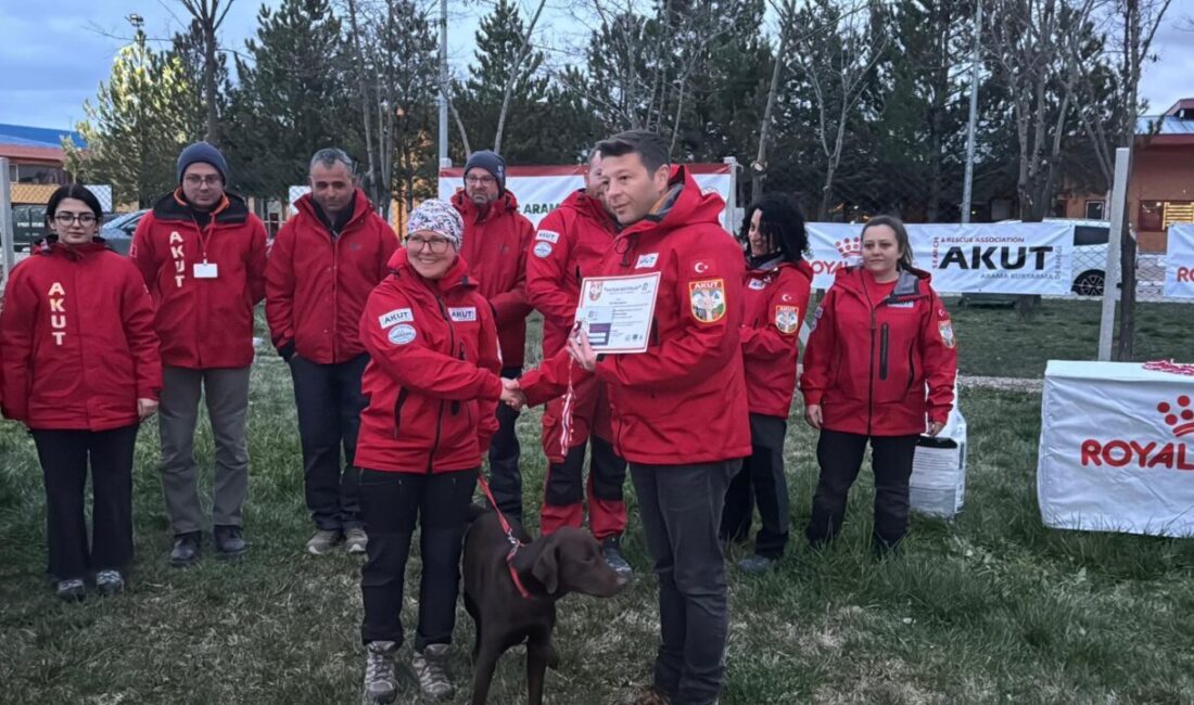 AFYONKARAHİSAR (AA) – Afyonkarahisar'da Uluslararası ve Ulusal Arama Köpekleri Sınavı