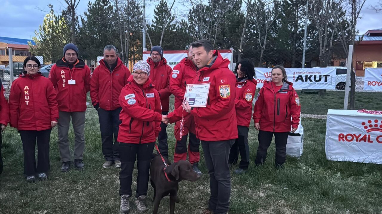 AFYONKARAHİSAR (AA) – Afyonkarahisar'da Uluslararası ve Ulusal Arama Köpekleri Sınavı