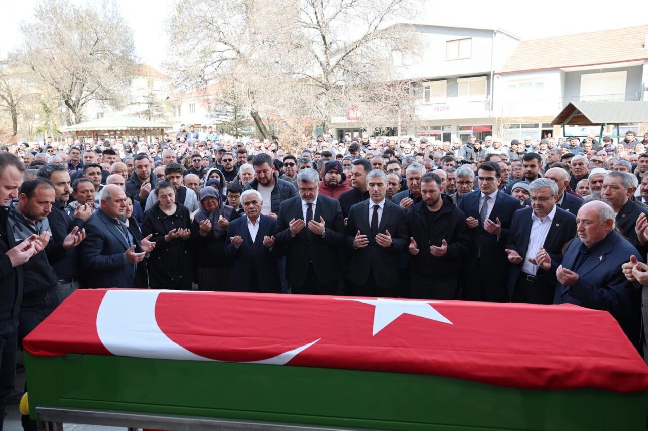 AFYONKARAHİSAR (AA) – Afyonkarahisar'da kalp krizi nedeniyle vefat eden AK