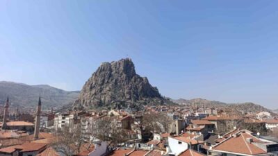 Yapılan meteorolojik değerlendirmelere göre, Afyonkarahisar’da Arefe günü ile birlikte bayram