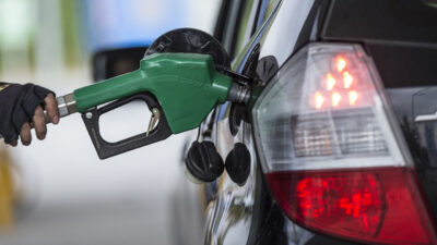 Küresel petrol piyasalarında yaşanan hareketlilik, Türkiye’deki akaryakıt pompa fiyatlarını doğrudan