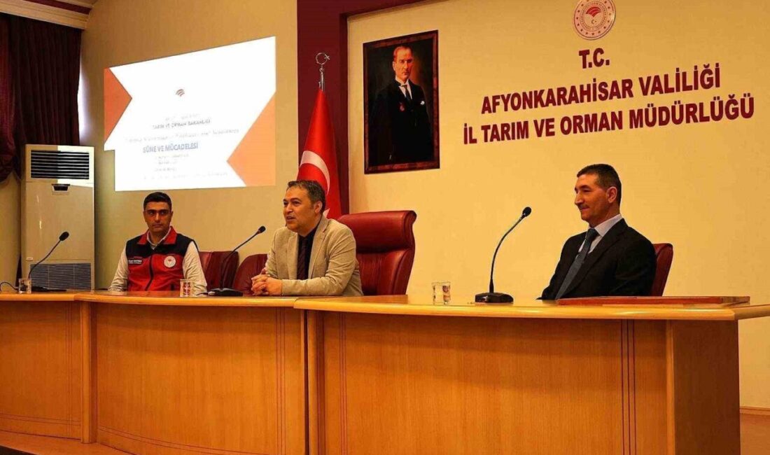 Afyonkarahisar Tarım ve Orman İl Müdürü Özkan Parlak, çiftçileri buğdayda