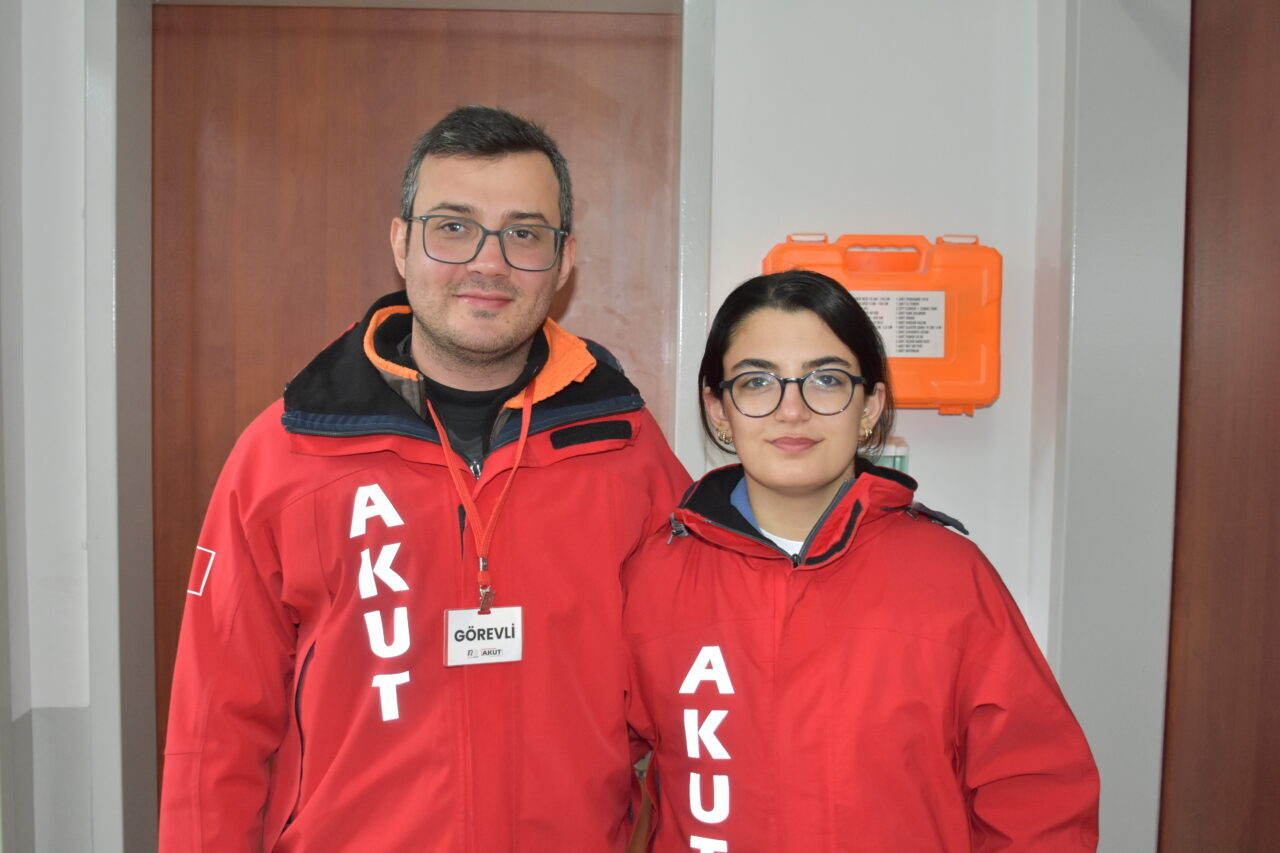 - İstanbul'da yaşayan ve eşiyle AKUT gönüllüsü olan depremzede avukat