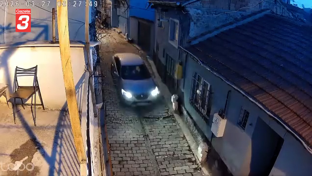 Motosiklette ağır hasar oluştu Yaşanan talihsiz kazanın ardından motosiklet sahibinin