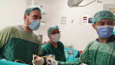 Afyonkarahisar’ın Şuhut Devlet Hastanesinde karın ağrısı şikayetiyle Genel Cerrahi Polikliniğine